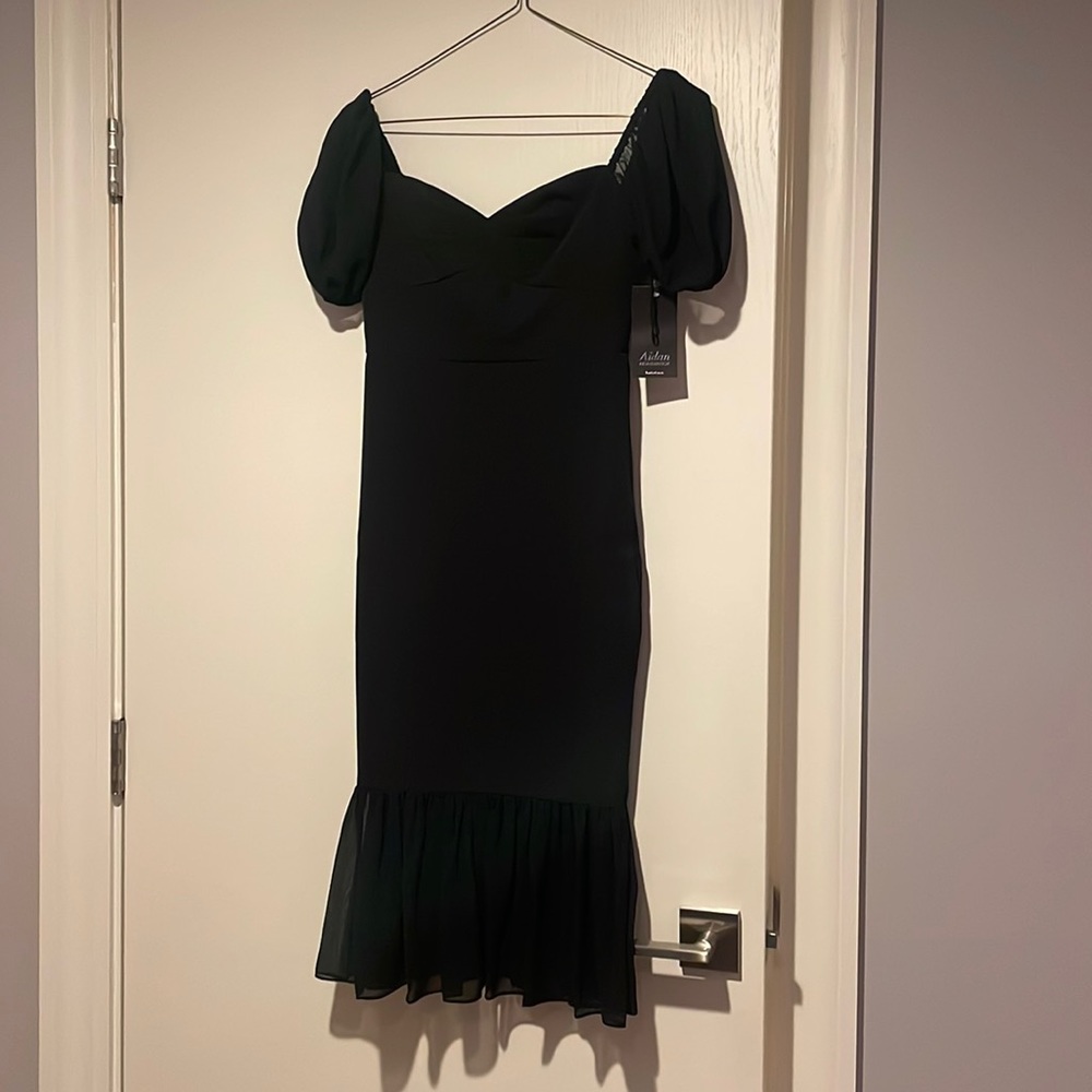 Ladies size 0, stunning black dress